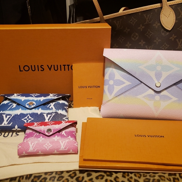 Bundle of medium and small Lv Escale pochette - Picture 2 of 2